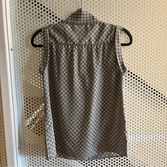 Banana Republic Cowl Neck Top Size XS in Grey/Sand Geometric Print GUC - Picture 9 of 9